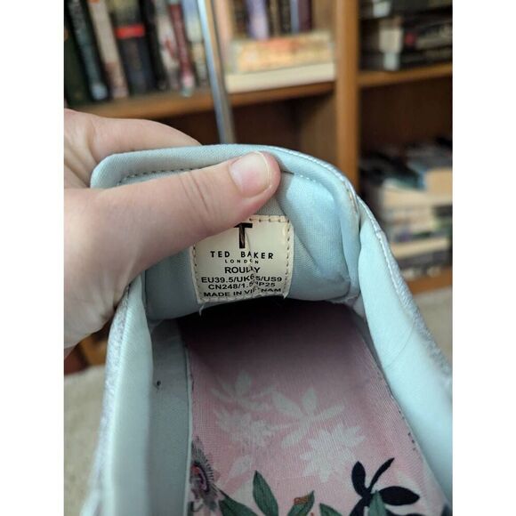 Ted Baker London Roulym Metallic Silver Floral Sneakers Women's Size 9 - Picture 4 of 6